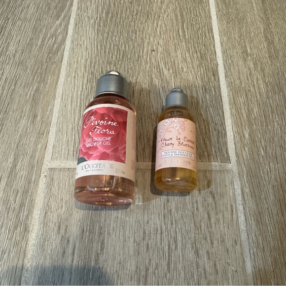 L’OCCITANE Shower Gel Set Cherry Blossom & Pivoine Flora - Picture 2 of 3